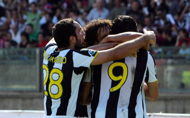 Cagliari 0-1 Juventus  - It's 1-0 week: after Udinese and Zenit, Juventus won at Cagliari too with the same result, thanks to an Amauri goal, but the defence did their part too, Manninger imitating Buffon to save on Matri near the end