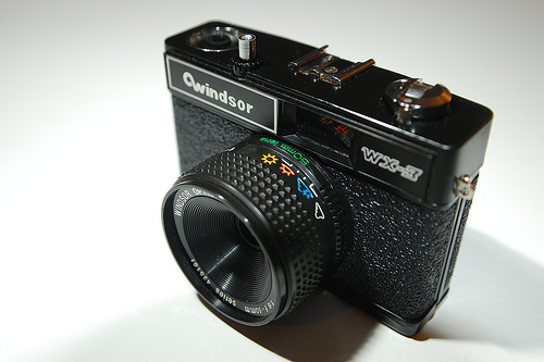 Does anyone know where I can find info on a Windso - I just recently bought a this camera for 3.95 at a thrift store. I've been trying to find some info about it and haven't had much luck.I'm not really looking for anything specific at the moment so anything would help. So far I've heard that It shoots like a Holga and I've noticed that it isn't electronic. Cool, thanks.