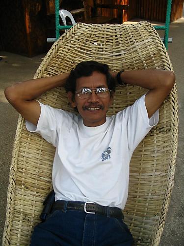 A photo on the beach - I am at rest on the beach after a long journey, happy and glad to meet you friends.