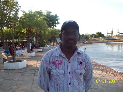 This is the picture of a gool guy..... - Hi my name is naveen kumar......... This is the picture that was taken in the beaches of queensland..