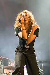 Shakira... - ..............