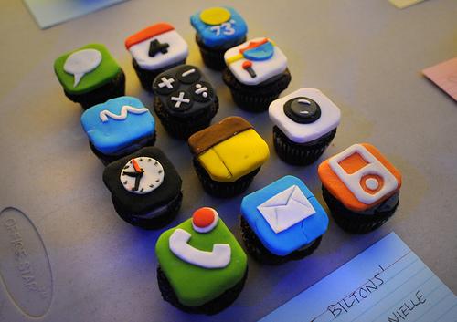 iPhone cupcake - this is an iPhone cupcake. not really the iPhone but only the icons. it is a very nice pic. and very nice to eat. it's picture quality is also fine. not that really high quality. but still you could see it clearly