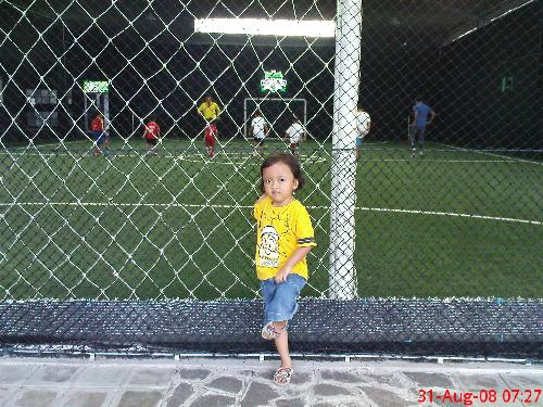 Najwa play soccer - Najwa play soccer, Najwa is my 2nd children ... she and her brother play futsal