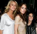 dina lohan, lindsey lohan and Ali Lohan - Picture of the Lohan girls standing for a picture