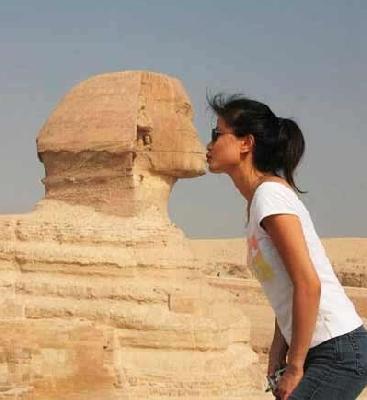 Kiss the gold - Who Says You can't reach so high!