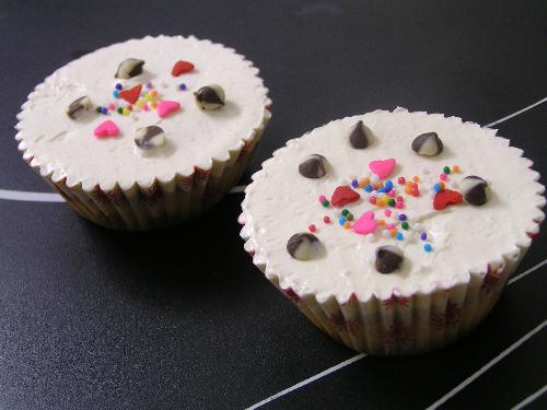 CupCakes - The special cupcakes that with blueberry as main ingredient in that. Also, with decoration using cream and some topping sugar. Is really a nice and tasty cupcakes.