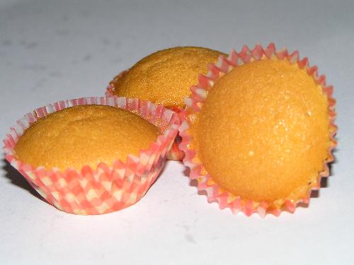 Mini CupCakes. - Some people like small or mini size things, that's where the creation of mini cupcakes. It is small and easy to eat, also it is just a small serving, thus it also suitable for kids and children. It also can come with different flavor.