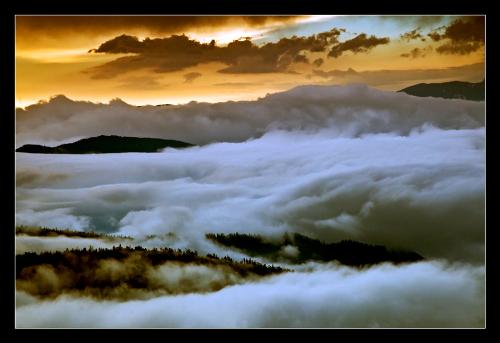 Beyond dreams... - Aweosme photo...see the small land that appears right at center of the image...