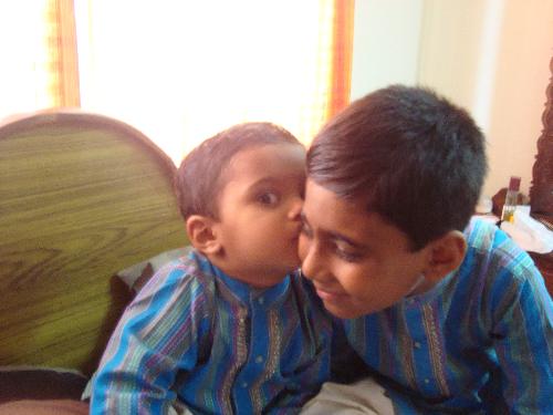 I love chetta - Omkar giving Pranavswaroop a kiss