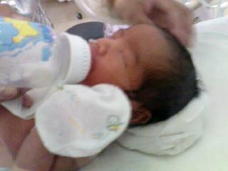 kriana's first milk - this is a picture of my baby the moment she was taken out of the incubator and not to mention that this is her first meal(expressed breastmilk from me)