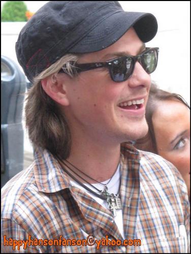 Taylor Hanson - Taylor looking good