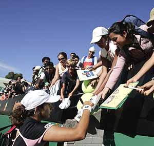 fans - sania with her fans