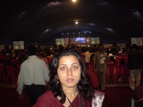 in a maroon saree... - confused looks...