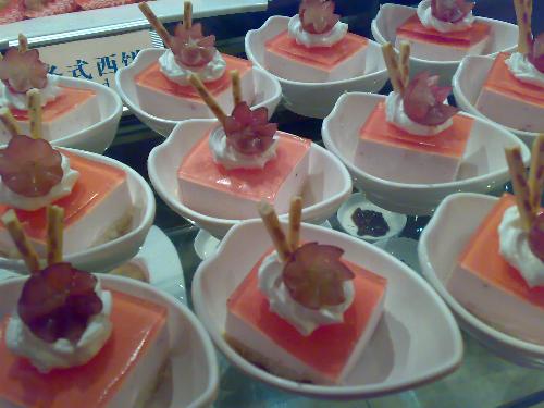 cake - It looks very delicious!! Oh,I think I really need to lose some weight......HA HA