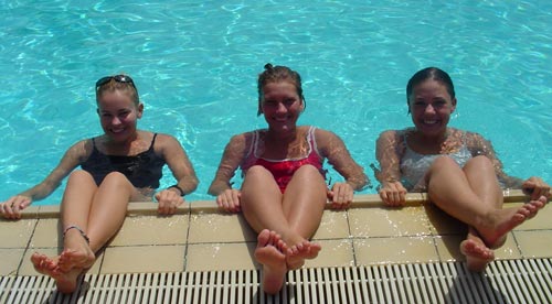Friends - Friends poolside