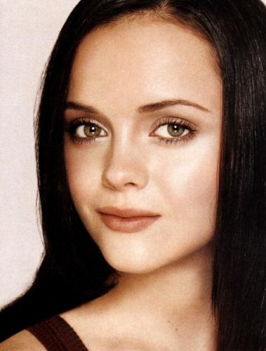 cristinna ricci - I thought I look like her when I was in highschool LOL