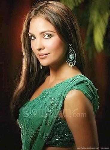 Lara Dutta!! - Sexy Eyes & Figure!!