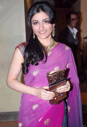 Soha Ali Khan - Pink Queen!!