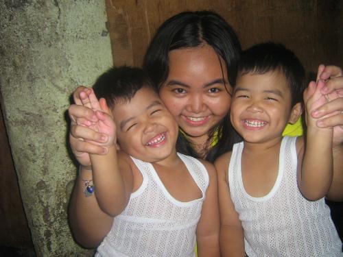 Happy faces! - Happiness is reflected on our faces. Happy persons wear smiles. Are you?