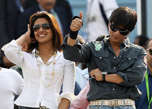 My favourite 'Actor' & 'Actress' .. - My favourite Actor & Actress Mr. Shahrukh Khan & Miss. priyanka Chopra.. At this time they are enjoying the match (INDIA Vs. AUSTRALIA) in 'MOHALI'.... ShahRukh Khan is giving 'Best Wishes' to the players...