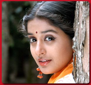 Meera Jasmine - Meera jasmine, south indian actress smiling. She is soo cute on side view. she rocks.