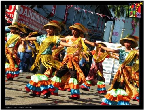 streetdance6 - there are a lot of tourists that also want to see the festival