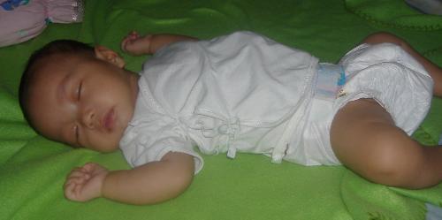 baby sleeping - This is my brand new niece sleeping..