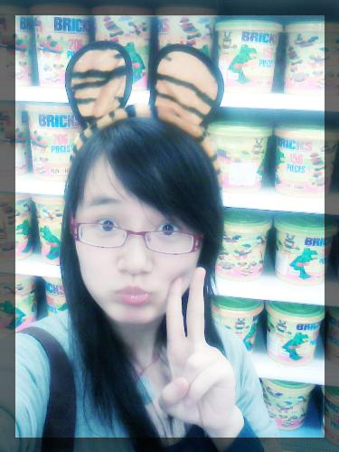 Does she look like a rabbit? - HoHo,chang into a lovely rabbit.