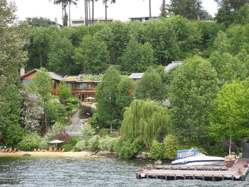 Bill Gate's House - Earth sheltered mansion owned by Bill Gate of Microsoft at Lake Washinton, in Medina, Washington.