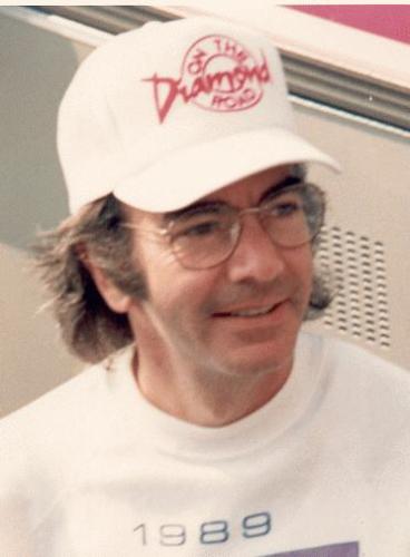 neil diamond - Neil Diamond doing what he loves.