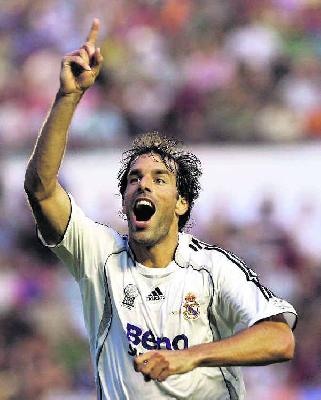 nistelrooy - His season was over, but he was still voted Dutch player of the year for the second successive term by his colleagues, and again finished runner-up in the European Golden Boot charts.   After a year of rehabilitation, Ruud made his comeback by scoring twice in a Reserve match against Sparta Rotterdam on 1 March 2001. His first team return came two days later, as a substitute against Roda JC.