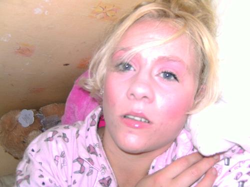 me  - me from enagland all alone with a brokn heart