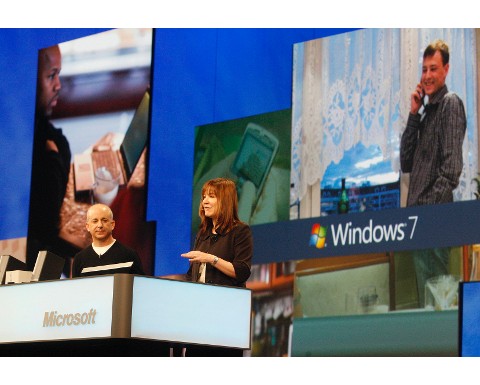Larson-Green and Sinofsky demonstrate Microsofts&#039;s - Larson-Green and Sinofsky demonstrate Microsofts&#039;s new operating system Windows 7 in Los Angeles