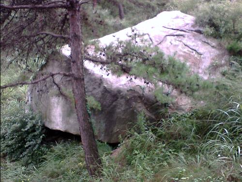 the other side of the house stone - the other side of the house stone.when I walked to the other side of the stone,I found it is not a house,it is really a big stone.that is really a miracle!