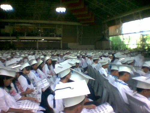 graduation - the people are just sitting..
