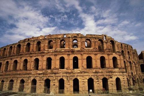 wow.. - this is definetly on the tour list of mine, fantastic historic place to visit