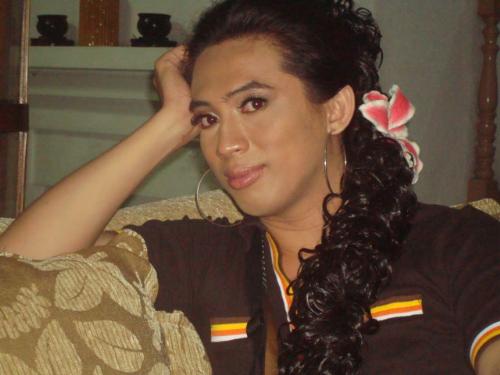 olala!! - while resting on a couch, my good friend took this picture. just arrived from a halloween party held at bureau bar in makati city. i don't know if its look like aimee whinehouse, she should supposedly the look i'm trying to emulate.