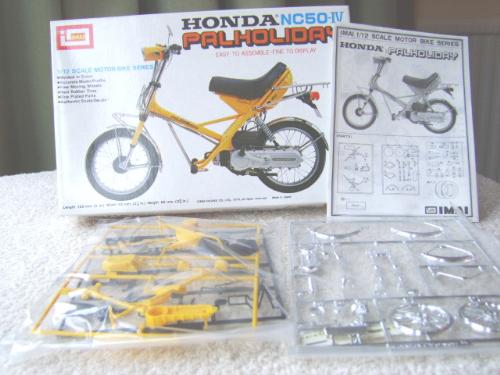Honda Palholiday scooter - Honda Palholiday scooter in 1/12 scale from the 1970/80's. Kits are in perfect condition and would make a perfect present.