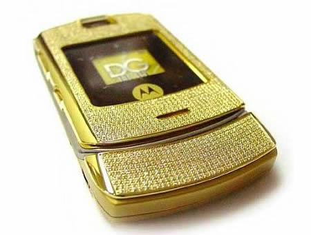Diamond Phone anyone? - This is one of the first models to be studded with diamonds to try and appeal to the rich and the famous.