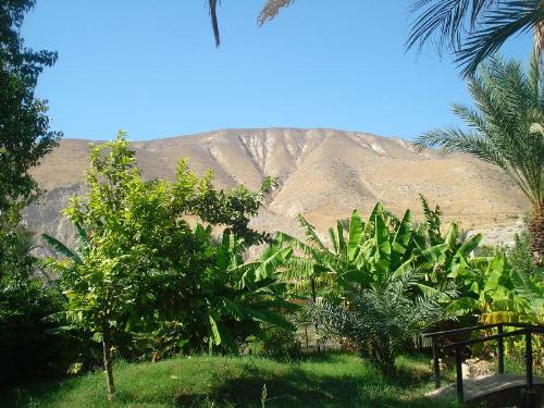 a photo from Jordan - this was sent to me by my sister, it's a place near Jerusalem i can't remember the name of the place though. She said the views are really nice.