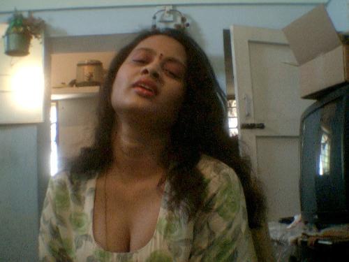 woman in a mood.. - mmmmm... in mood completely..