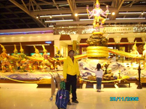 bangkok airport - myself at bangkok swarnabhumi airport