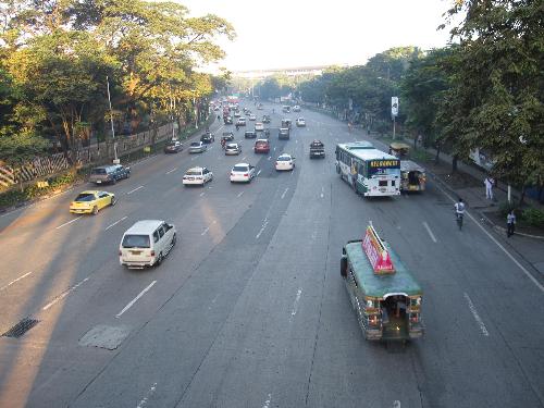 early morning rush - The QC circle...very busy even at 6 am.