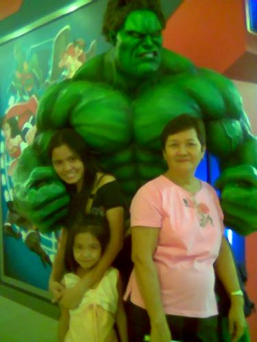 jocel, ma2, joriz & incredible hulk - my 40th bday, sm megamall ... they treated me on my bday or i treated them? hmmm, i forgot hehehehehe!