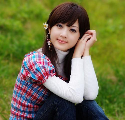 beauties - A fascinating Chinese girl is just like a masterpiece.she give you a comfortable and agreeable mood.yes,this is a wonderful and brilliant world in which beauties live.a world without pretty girl is so much beyond me.