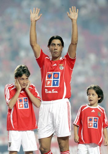 Rui Costa , the goodbye - The good bye of Rui Costa as a soccer player. Started at benfica, went to Fiorentina, promised to end carreer in benfica, went to AC Milan, and Came back to Benfica for a good bye.Once Scored a goal against Benfica and cried...Great Player!Great man! Loves the Club.