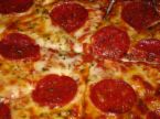 Pizza so delicious and hot - Can't get enough of pizza!