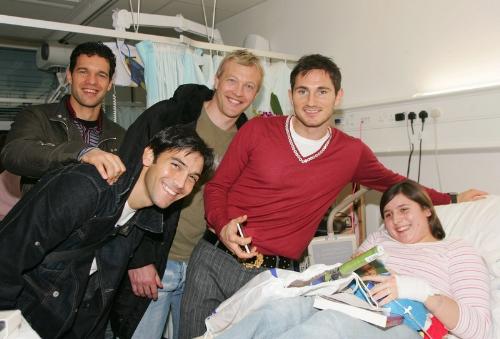 warming care - Chelsea player stay with a little fan