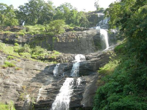water falls - Beautiful water falls running through rock