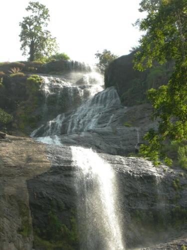 water falls - Shrinking water falls during winter